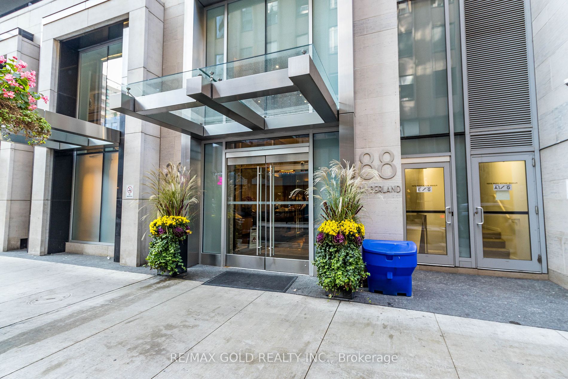 88 Cumberland St, Toronto, Ontario, Annex