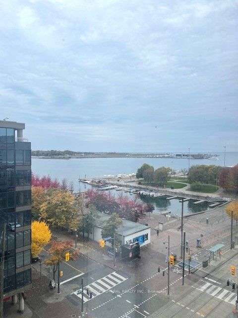 270 Queens Quay Blvd W, Toronto, Ontario, Waterfront Communities C1