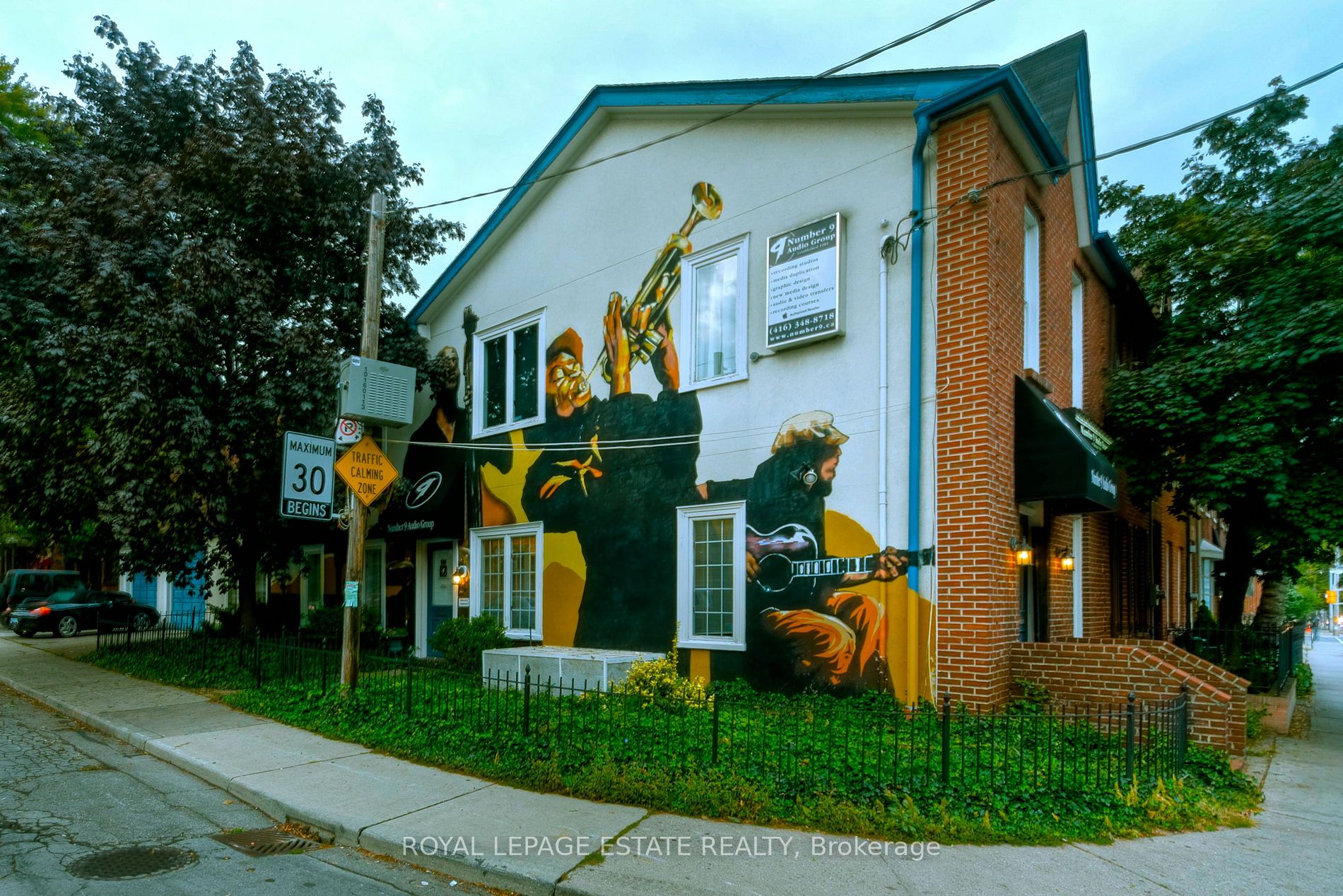 222 Gerrard St E, Toronto, Ontario, Moss Park