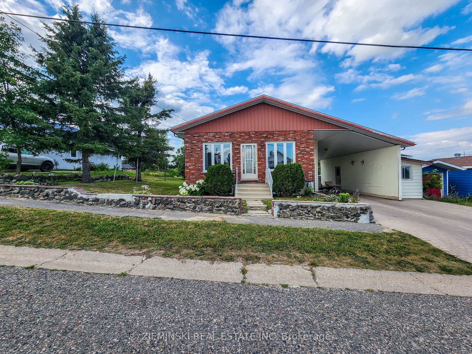 32 Teefy St, Iroquois Falls, Ontario, 