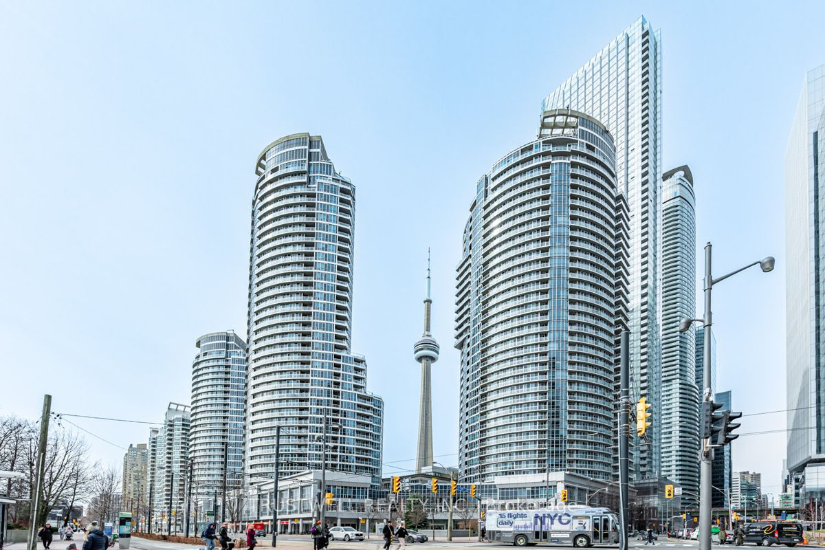 208 Queens Quay W, Toronto, Ontario, Waterfront Communities C1