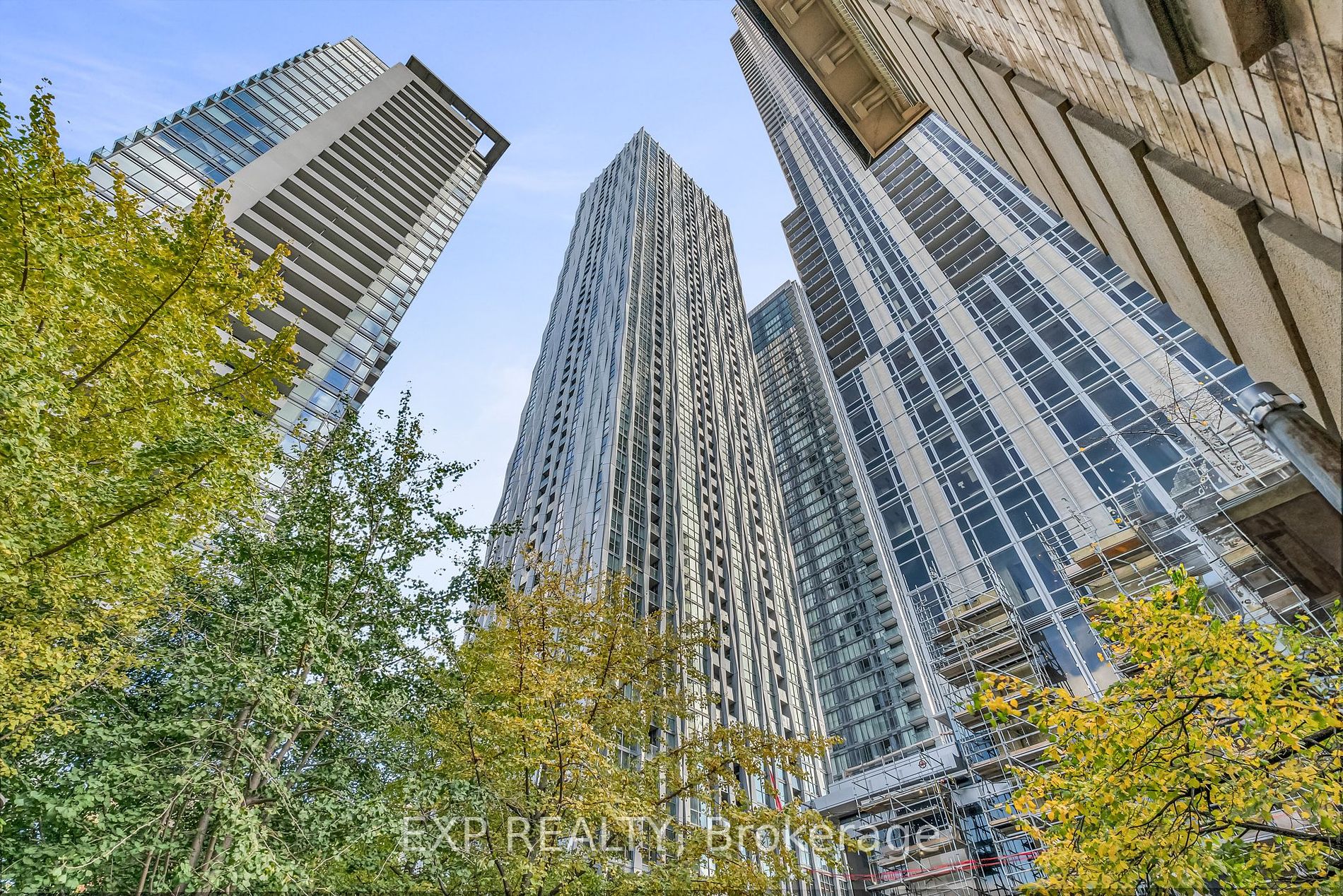 1 Yorkville Ave, Toronto, Ontario, Annex