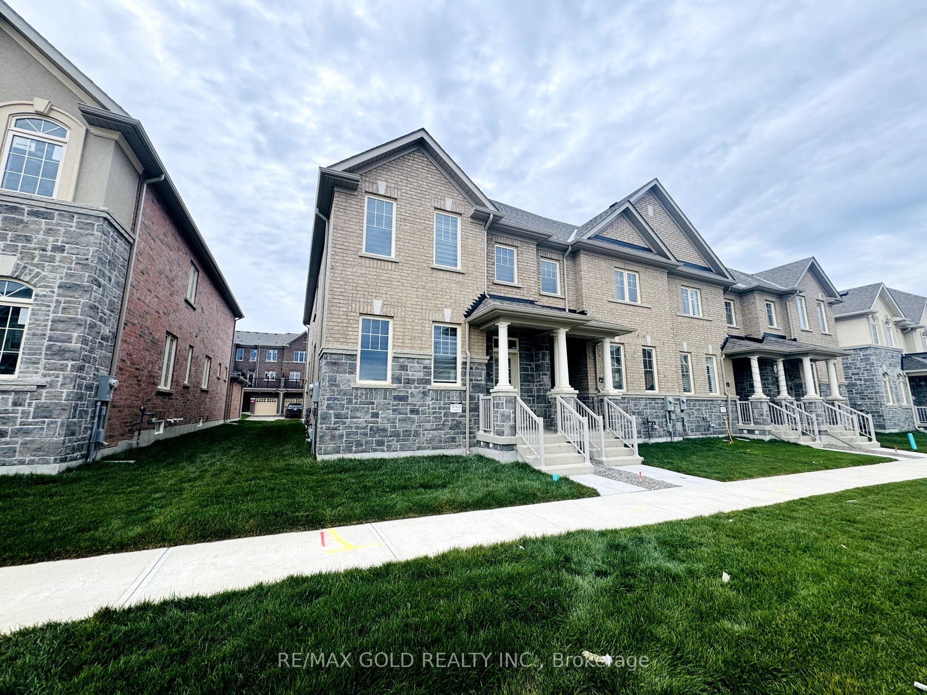 74 Grassbank Rd, Brampton, Ontario, Sandringham-Wellington North