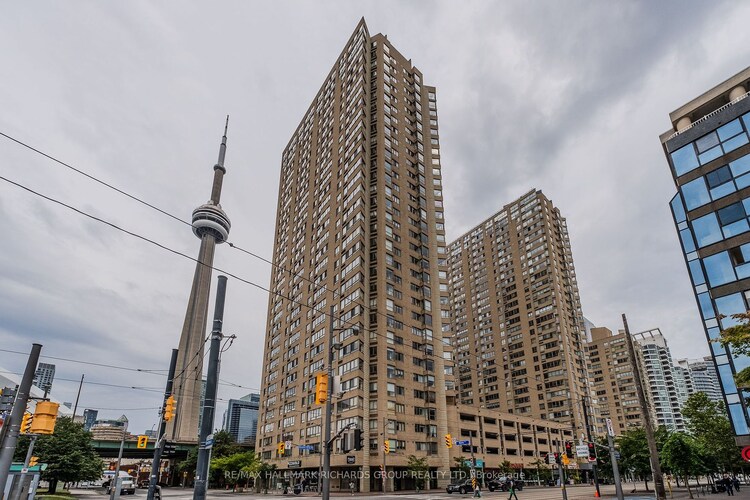 270 Queens Quay W, Toronto, Ontario, Waterfront Communities C1