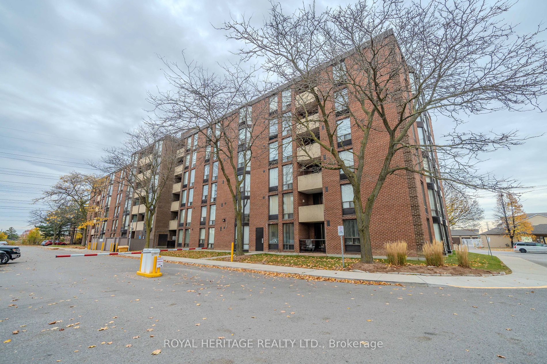 1540 Pickering Pkwy, Pickering, Ontario, Town Centre