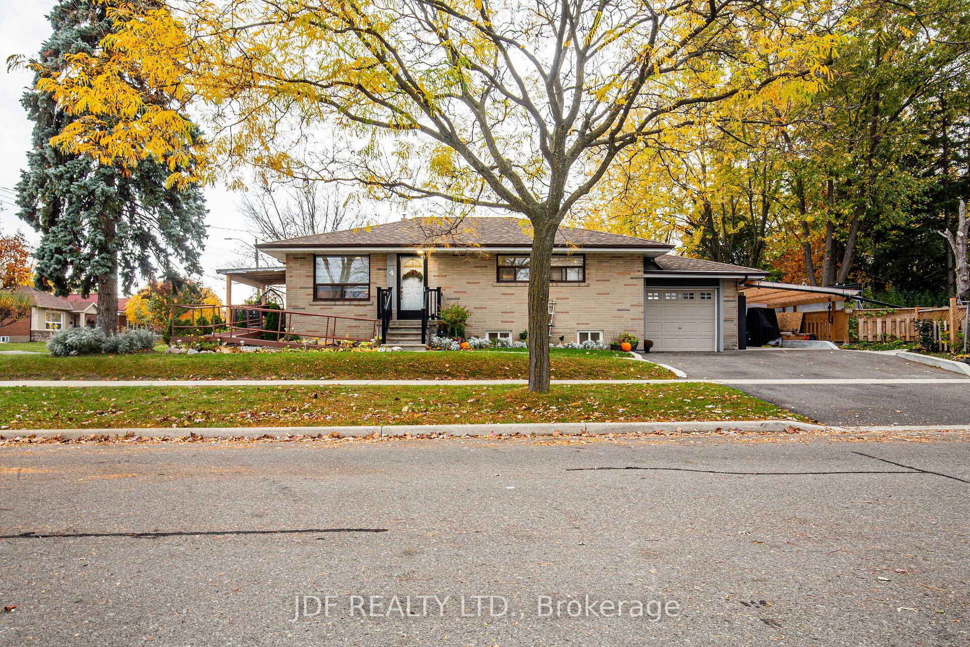 4 Daysland Rd, Toronto, Ontario, Rexdale-Kipling