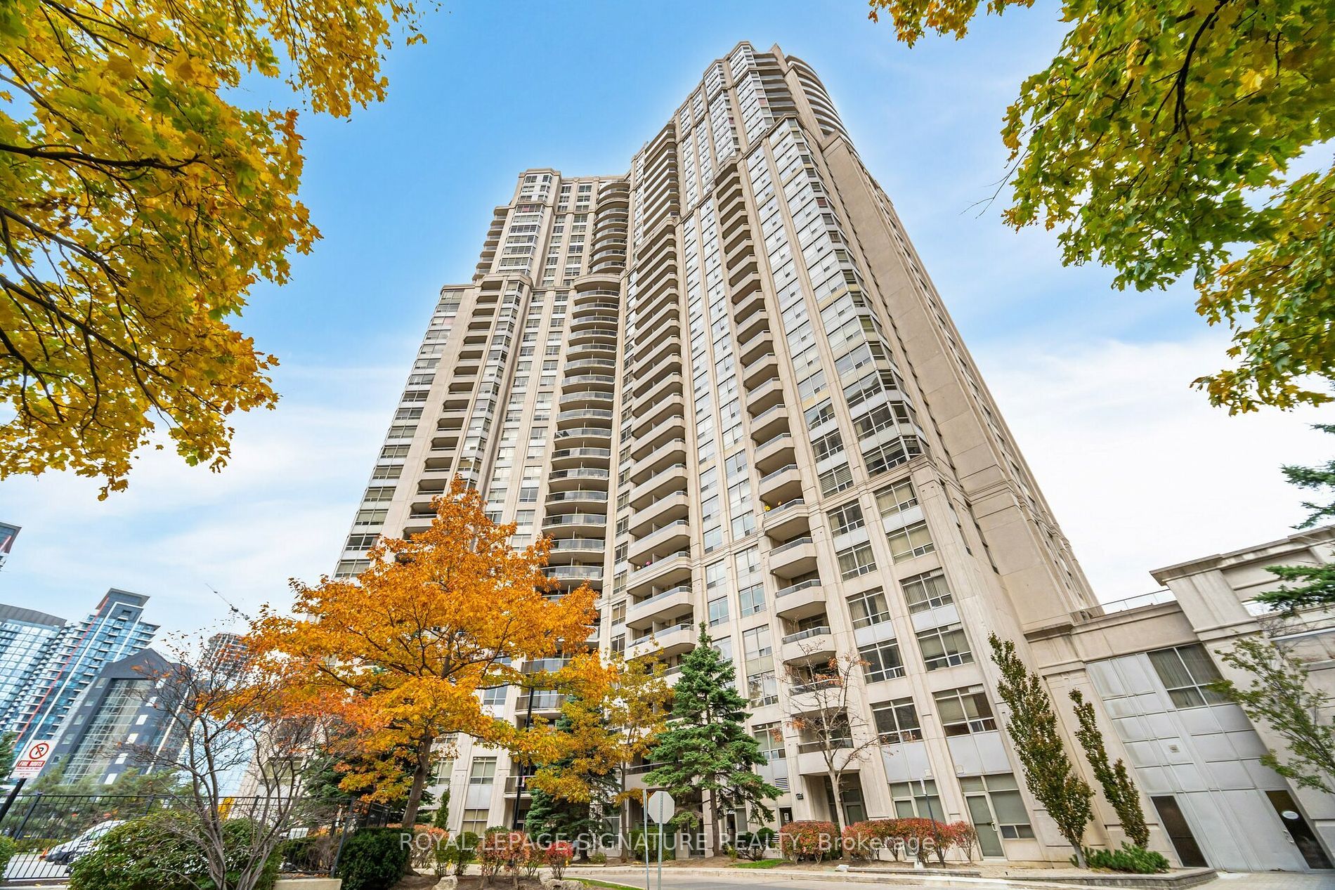 35 Kingsbridge Garden Circ, Mississauga, Ontario, Hurontario