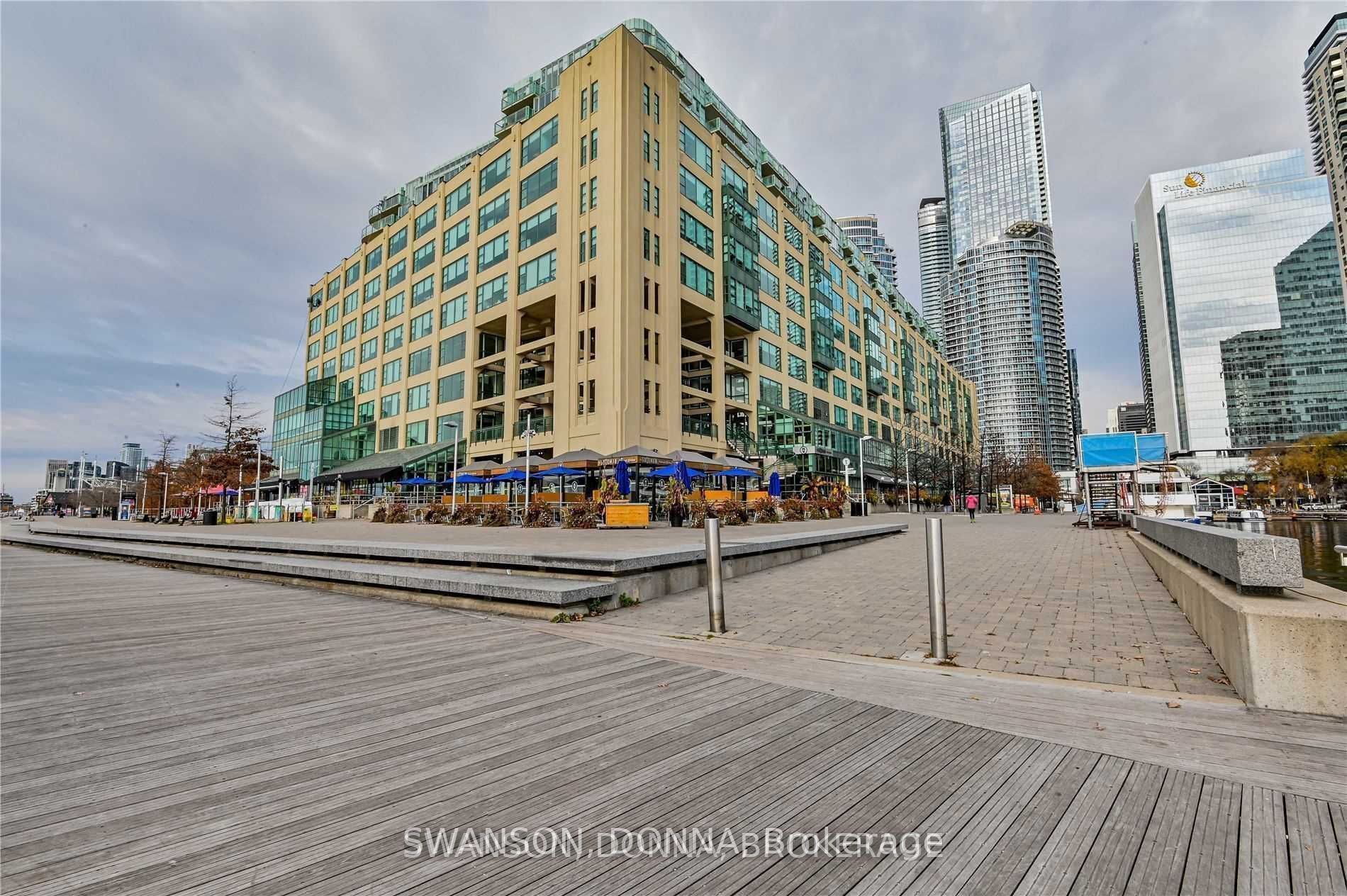 211 Queens Quay W, Toronto, Ontario, Waterfront Communities C1