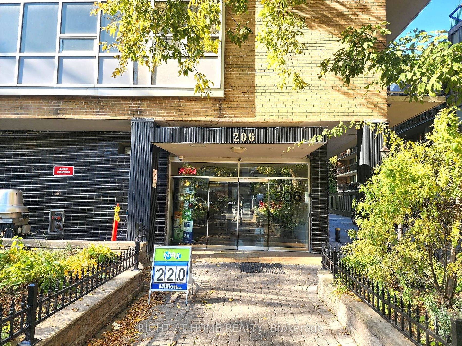 206 St. George St, Toronto, Ontario, Annex