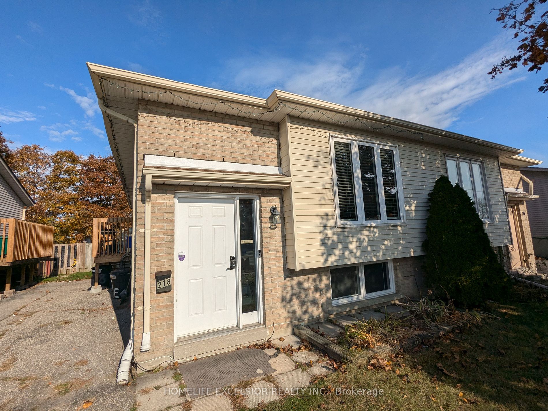 218 Taunton Rd W, Oshawa, Ontario, Samac