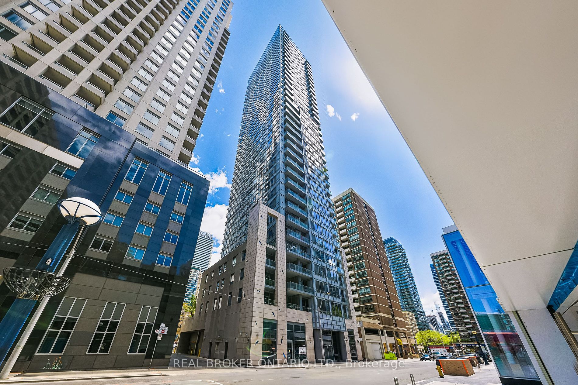 21 Balmuto St, Toronto, Ontario, Bay Street Corridor