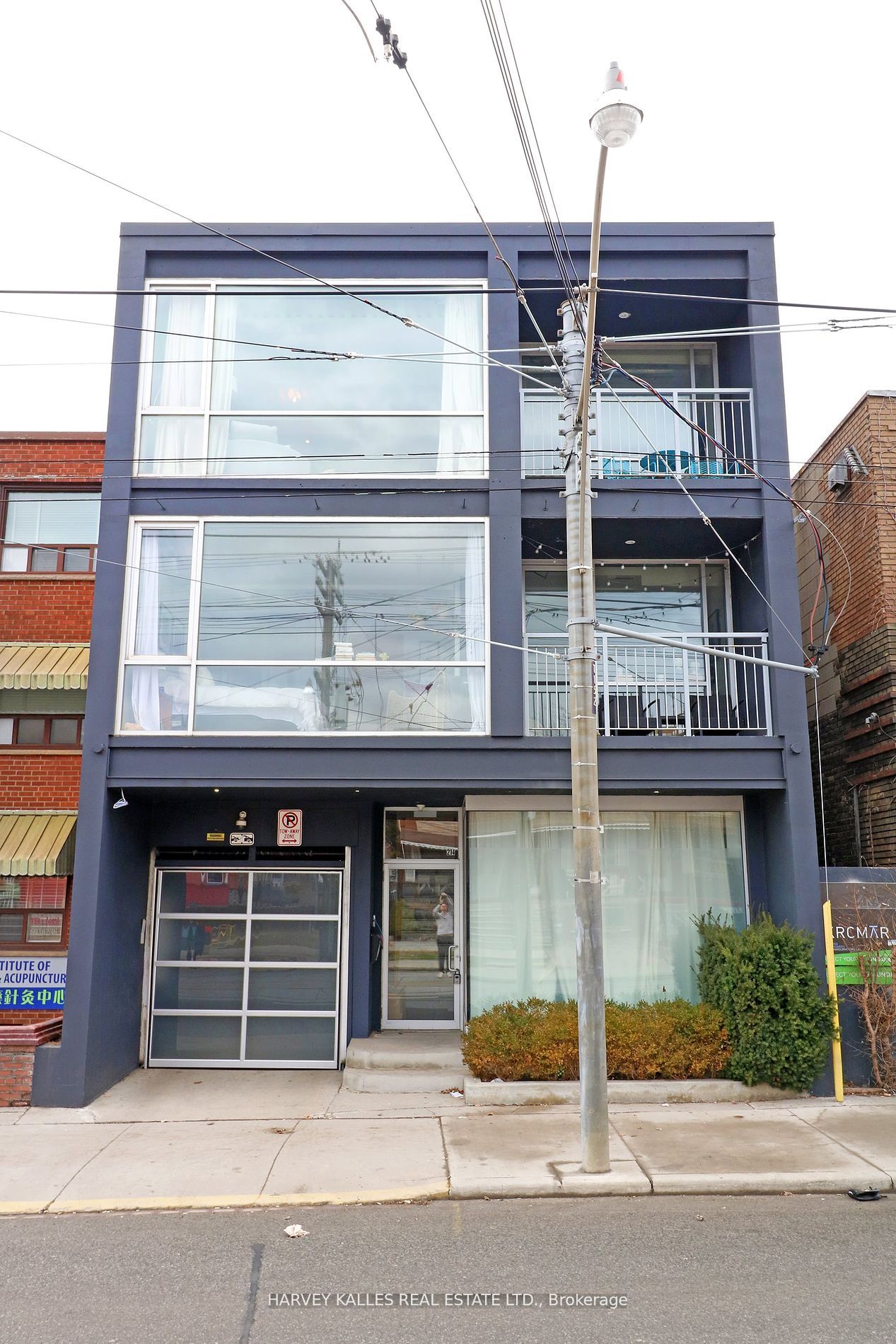 214 Bathurst St, Toronto, Ontario, Trinity-Bellwoods