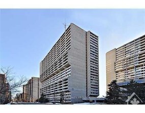 500 LAURIER Ave W
