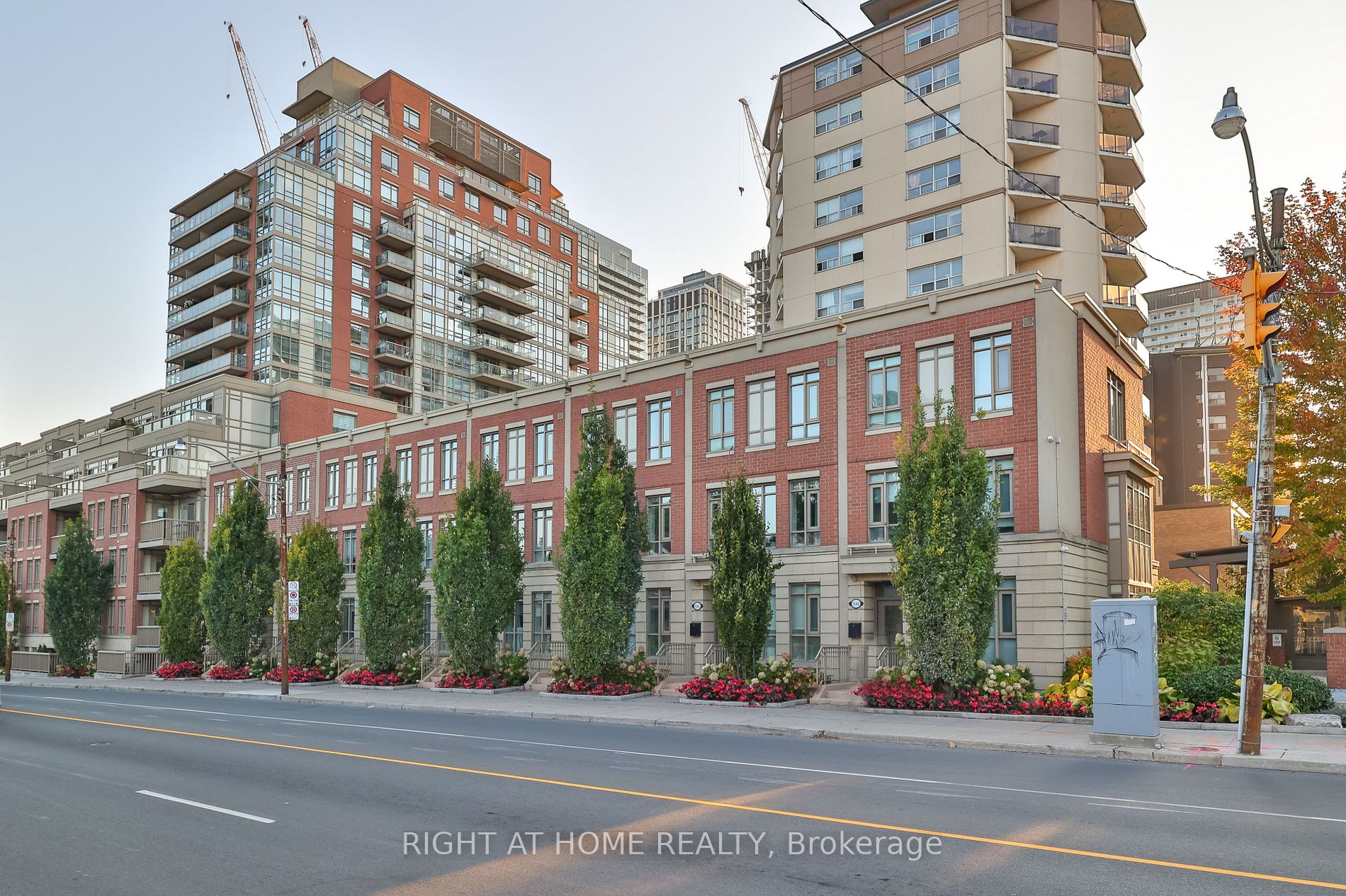 900 Mount Pleasant Rd, Toronto, Ontario, Mount Pleasant West