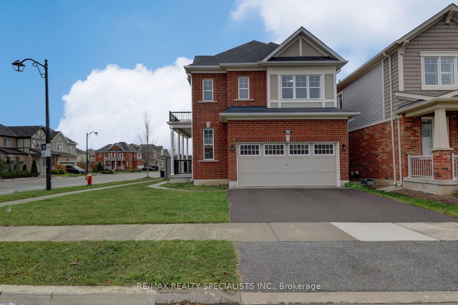 404 Clarkson Gate, Milton, Ontario, Ford