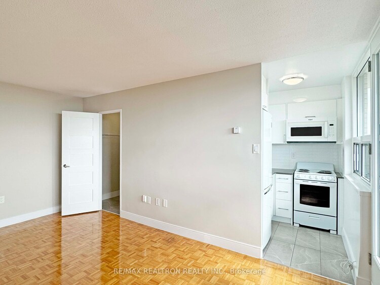 1500 Bathurst St, Toronto, Ontario, Humewood-Cedarvale