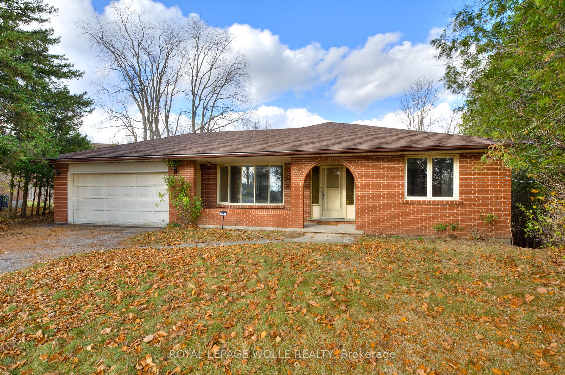 27 Hillcrest Crt, Kitchener, Ontario, 