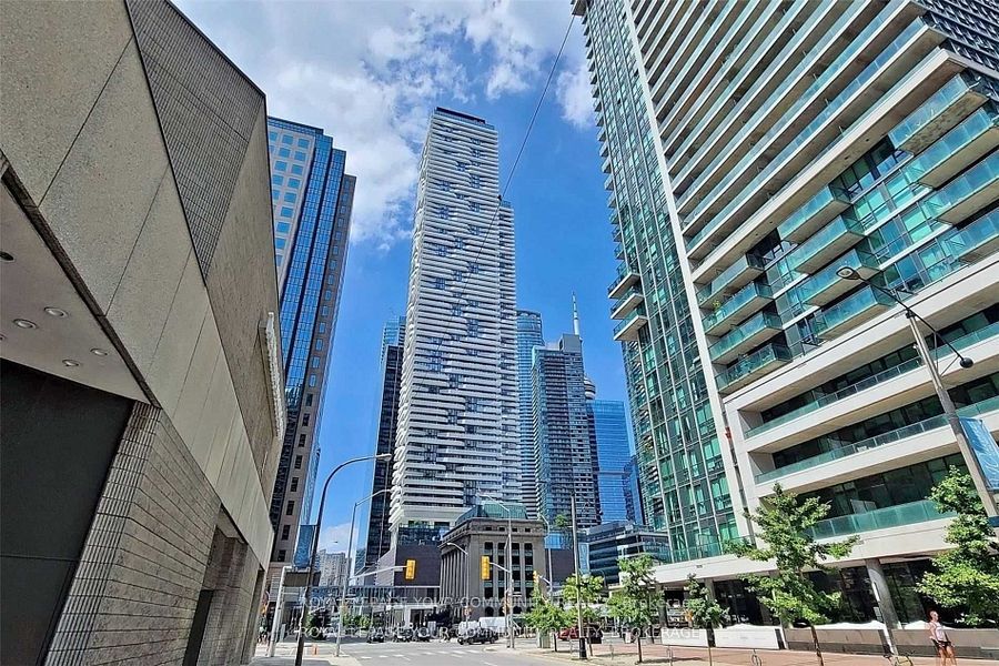 100 HARBOUR St, Toronto, Ontario, Waterfront Communities C1