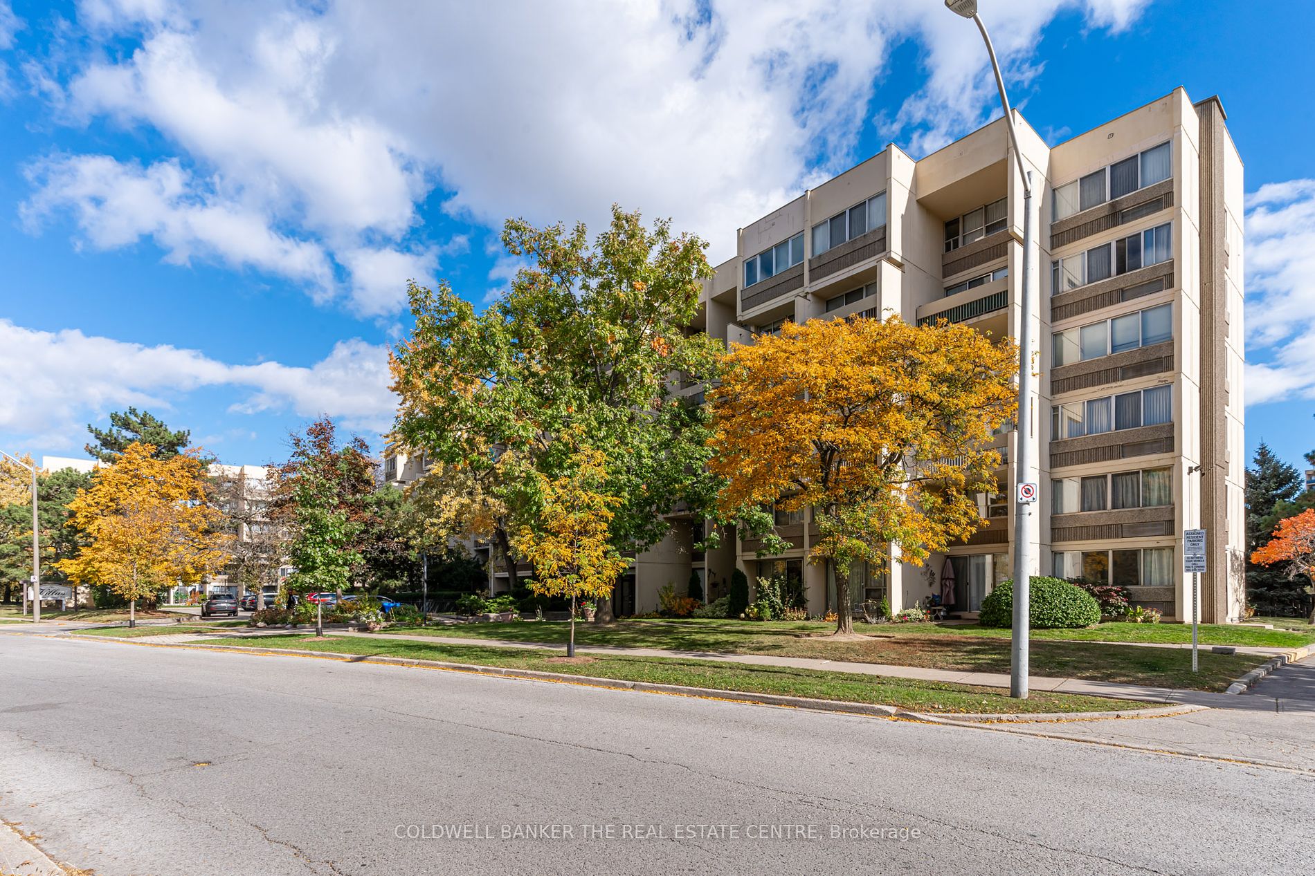 1300 Marlborough Crt, Oakville, Ontario, College Park