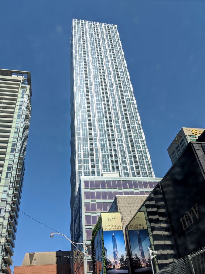 1 Yorkville Ave, Toronto, Ontario, Annex