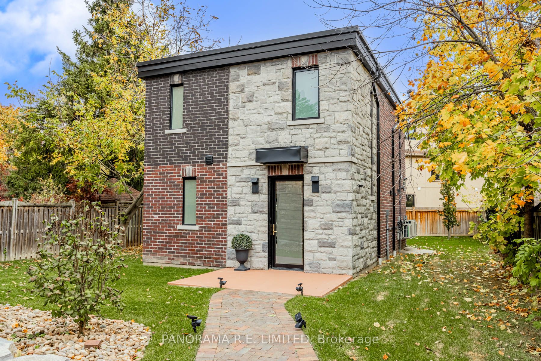 57 Renown Rd, Toronto, Ontario, Islington-City Centre West