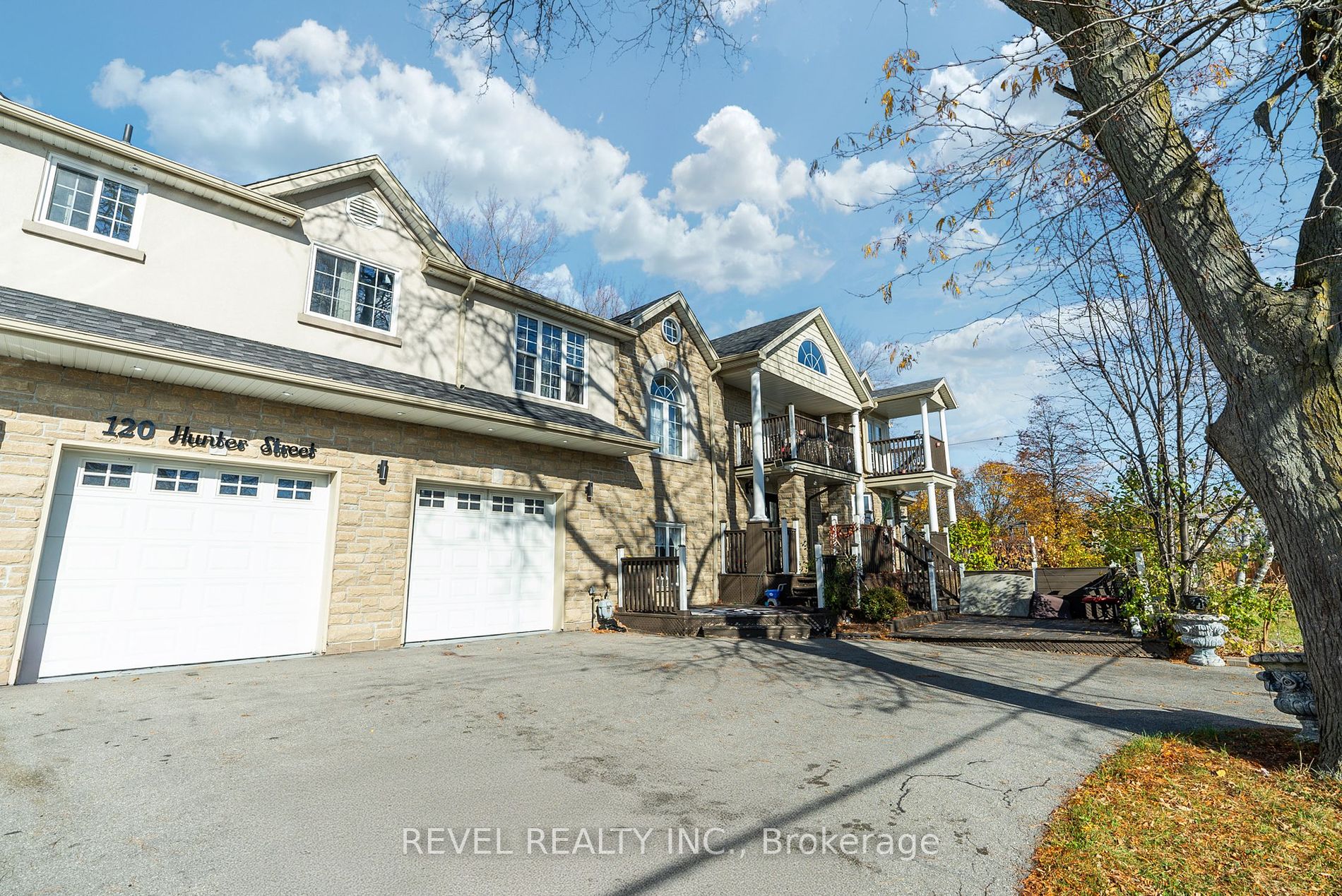 120 Hunter St, Whitby, Ontario, Blue Grass Meadows