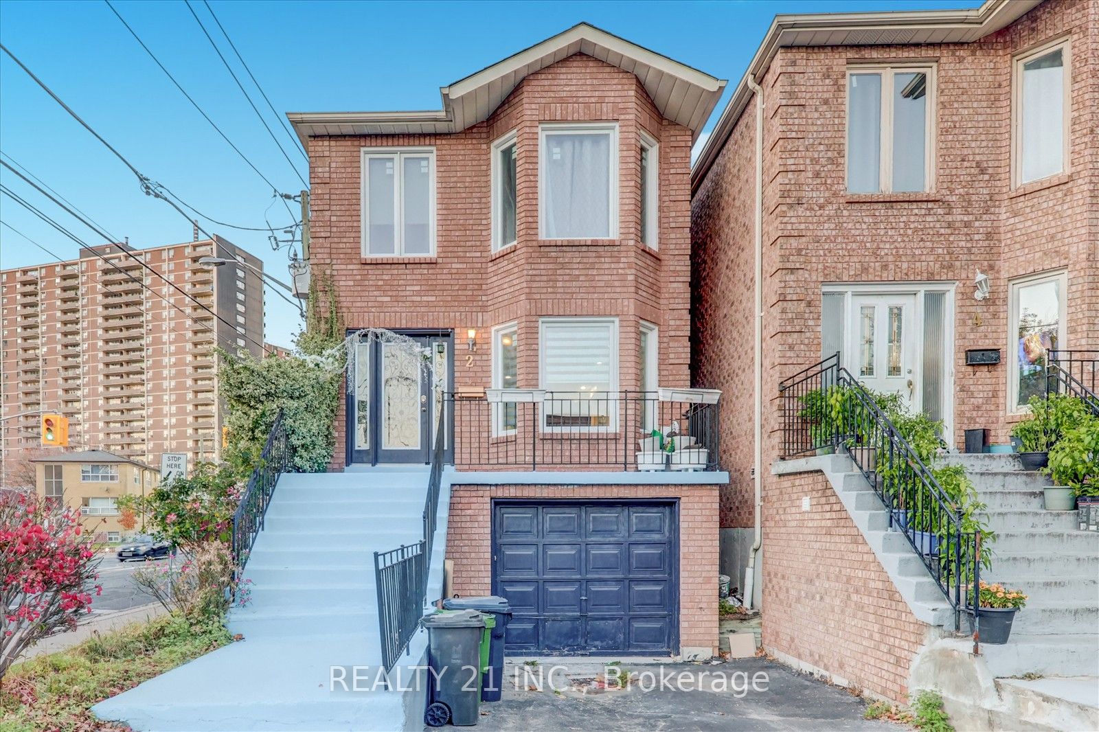 2 Newport Ave, Toronto, Ontario, Oakridge