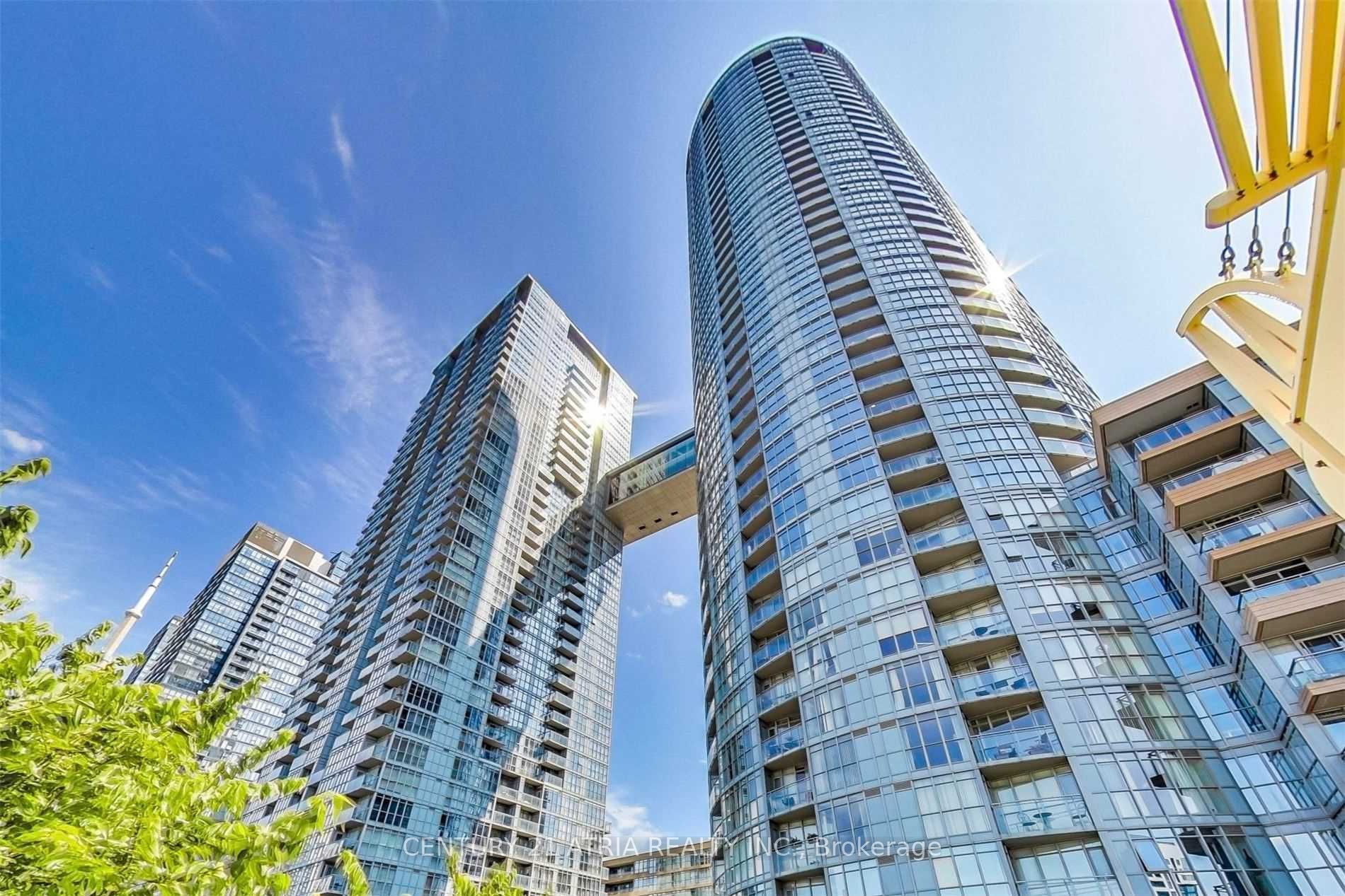 15 Iceboat Terr, Toronto, Ontario, Waterfront Communities C1