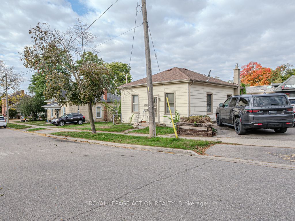 12 Ann St, Brantford, Ontario, 