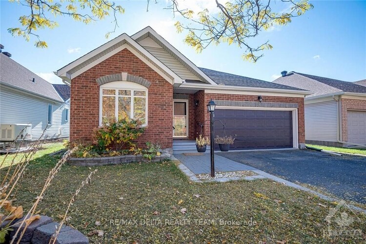 8 SPINNEY Way, Barrhaven, Ontario, 7706 - Barrhaven - Longfields