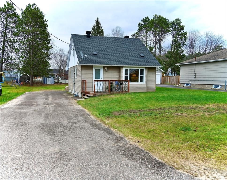 53 JOSEPH St, Laurentian Hills, Ontario, 511 - Chalk River and Laurentian Hills South