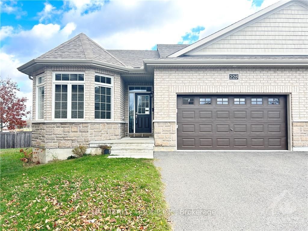 228 PONDVIEW Cres, Hunt Club - Windsor Park Village and Area, Ontario, 4806 - Hunt Club