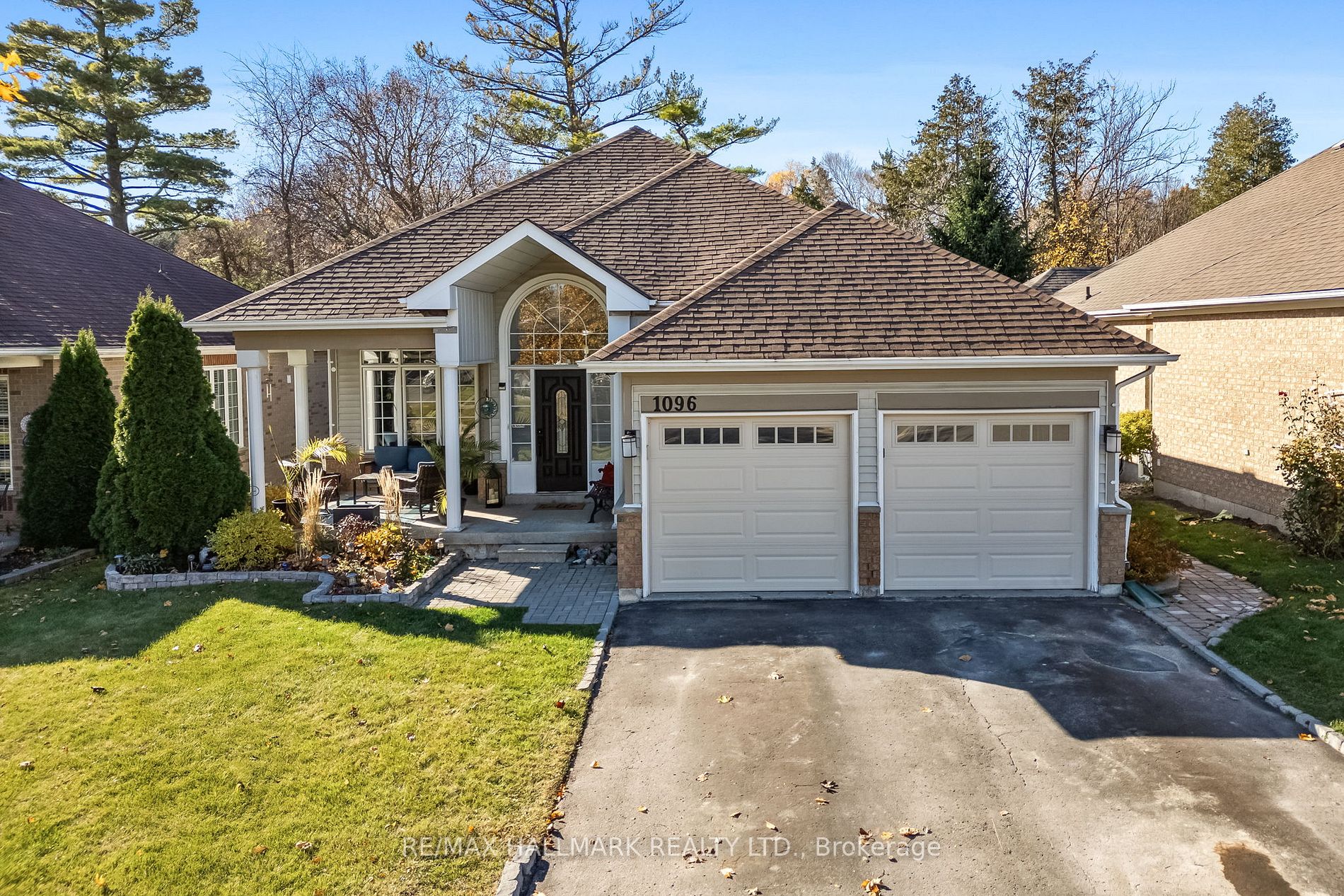 1096 Ridgemount Blvd, Oshawa, Ontario, Pinecrest