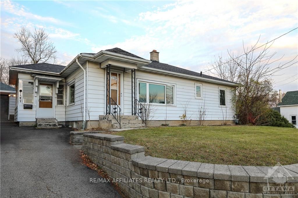 147 QUEEN St, Smiths Falls, Ontario, 901 - Smiths Falls