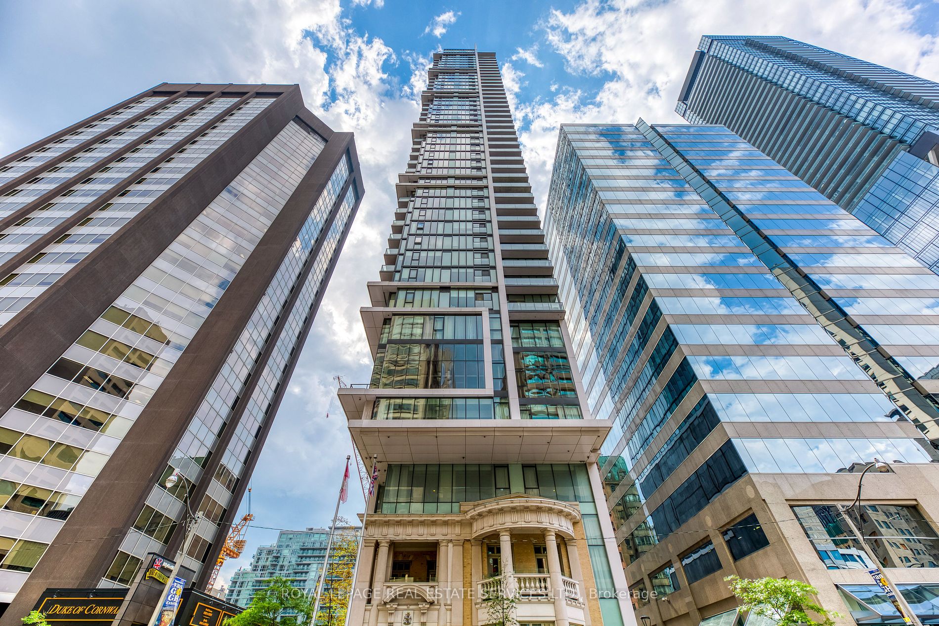 426 University Ave, Toronto, Ontario, University