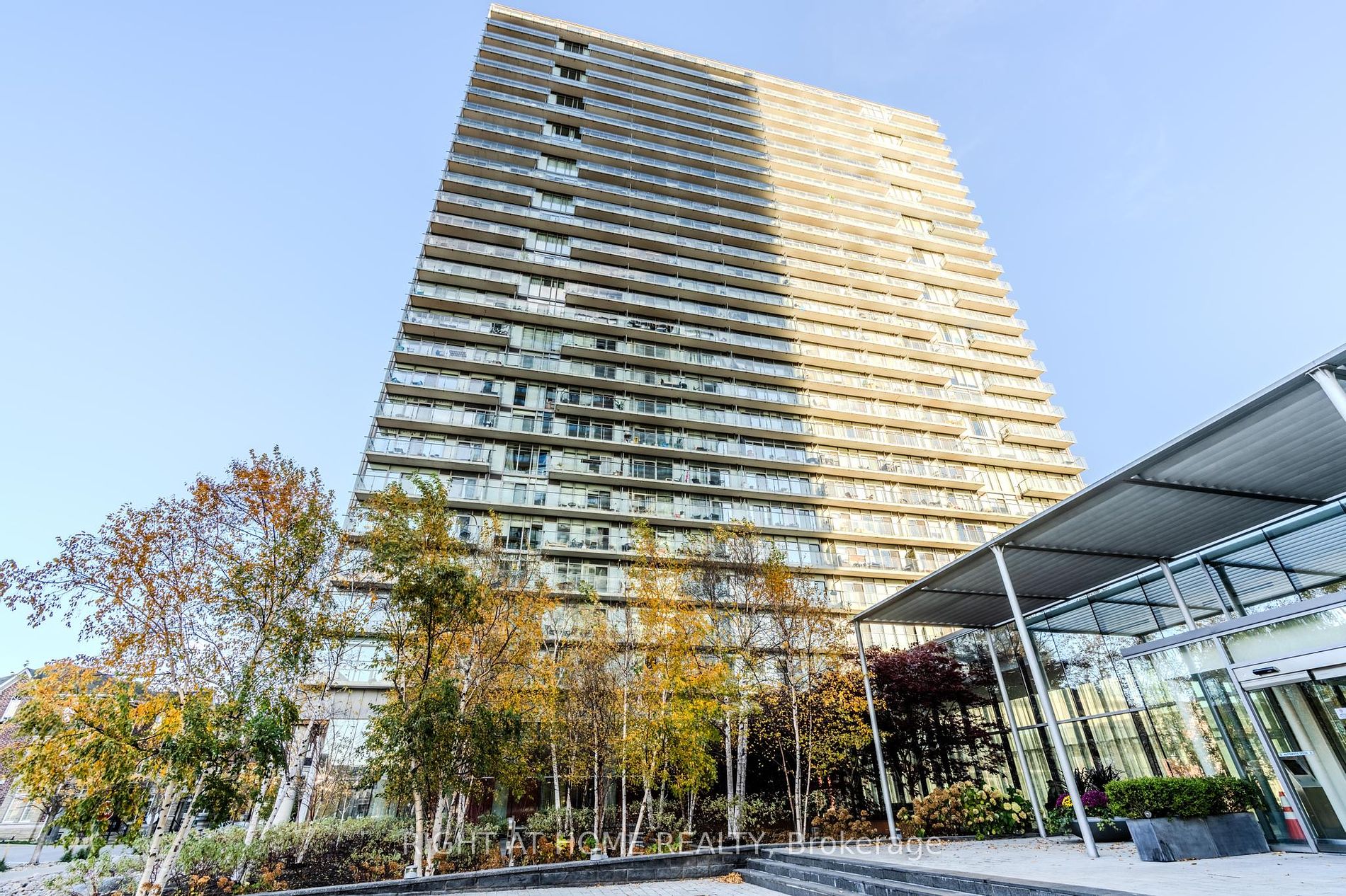 103 The Queensway, Toronto, Ontario, High Park-Swansea