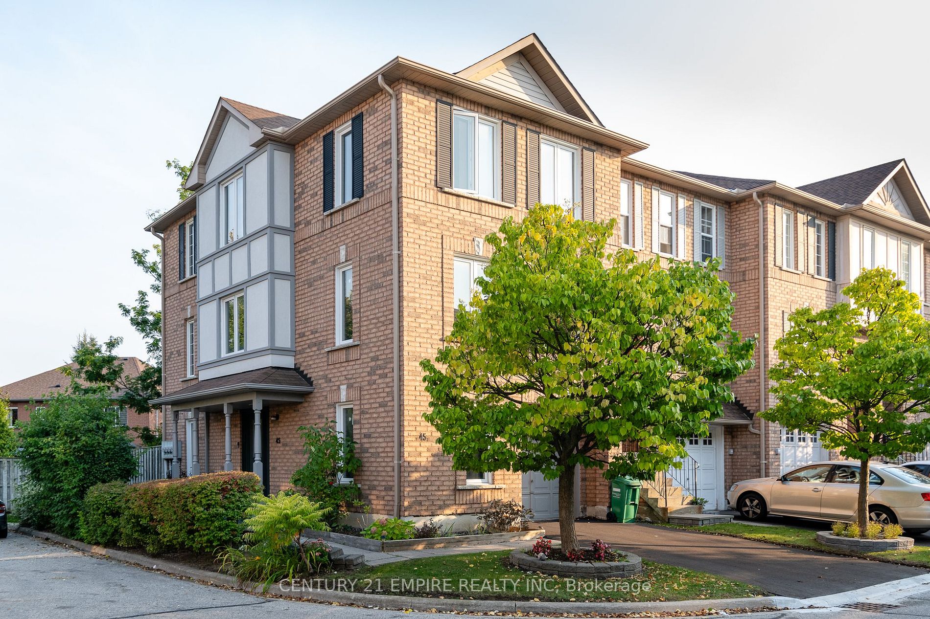 2 Clay Brick Crt, Brampton, Ontario, Brampton North