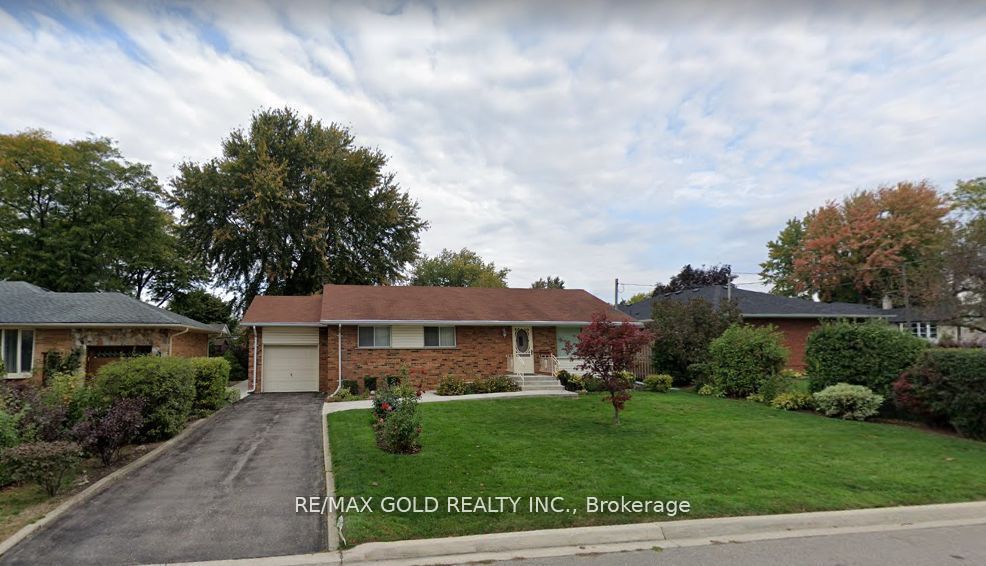 18 Suburban Dr, Peel, Ontario