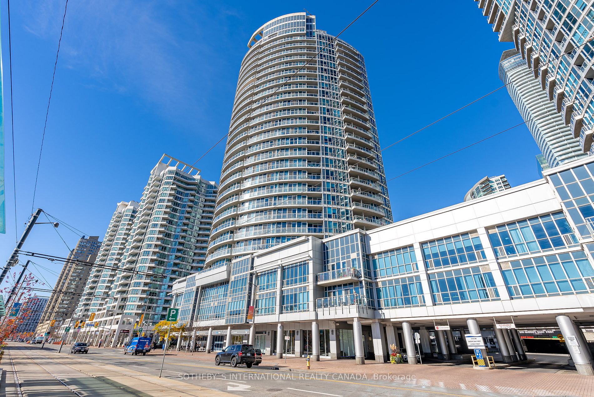 218 Queen's Quay W, Toronto, Ontario, Waterfront Communities C1