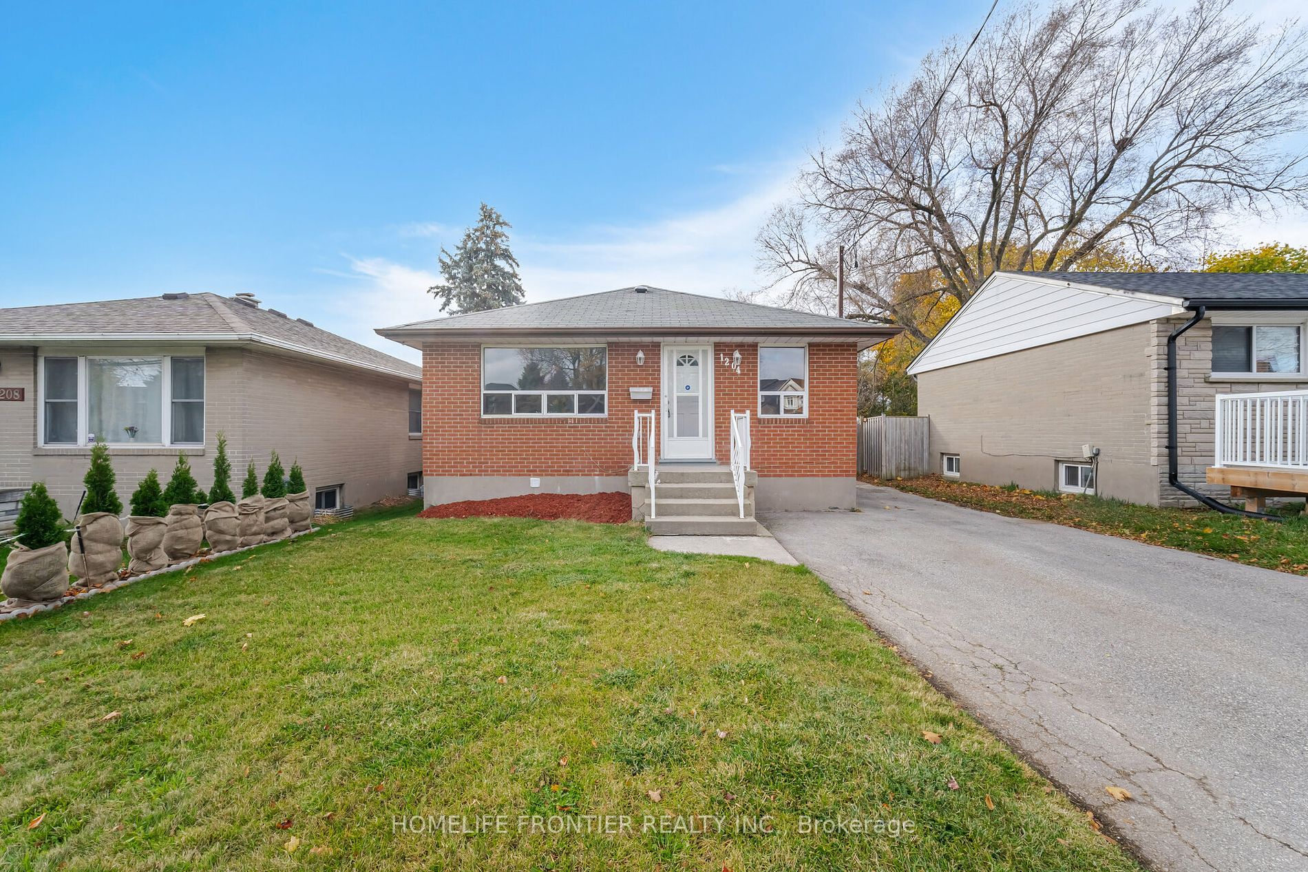 1204 Simcoe St S, Oshawa, Ontario, Lakeview