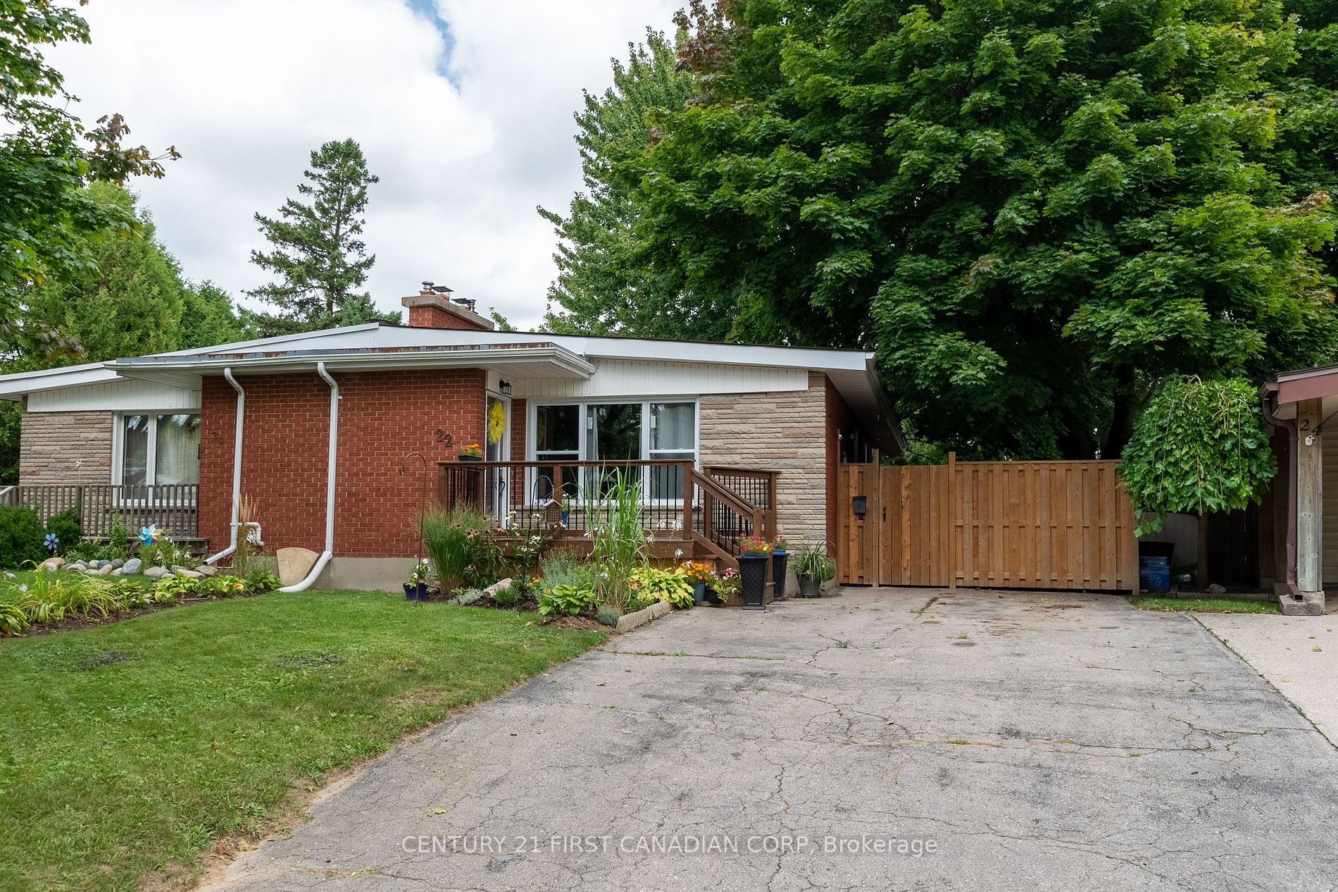 22 Almond Rd, London, Ontario, South T