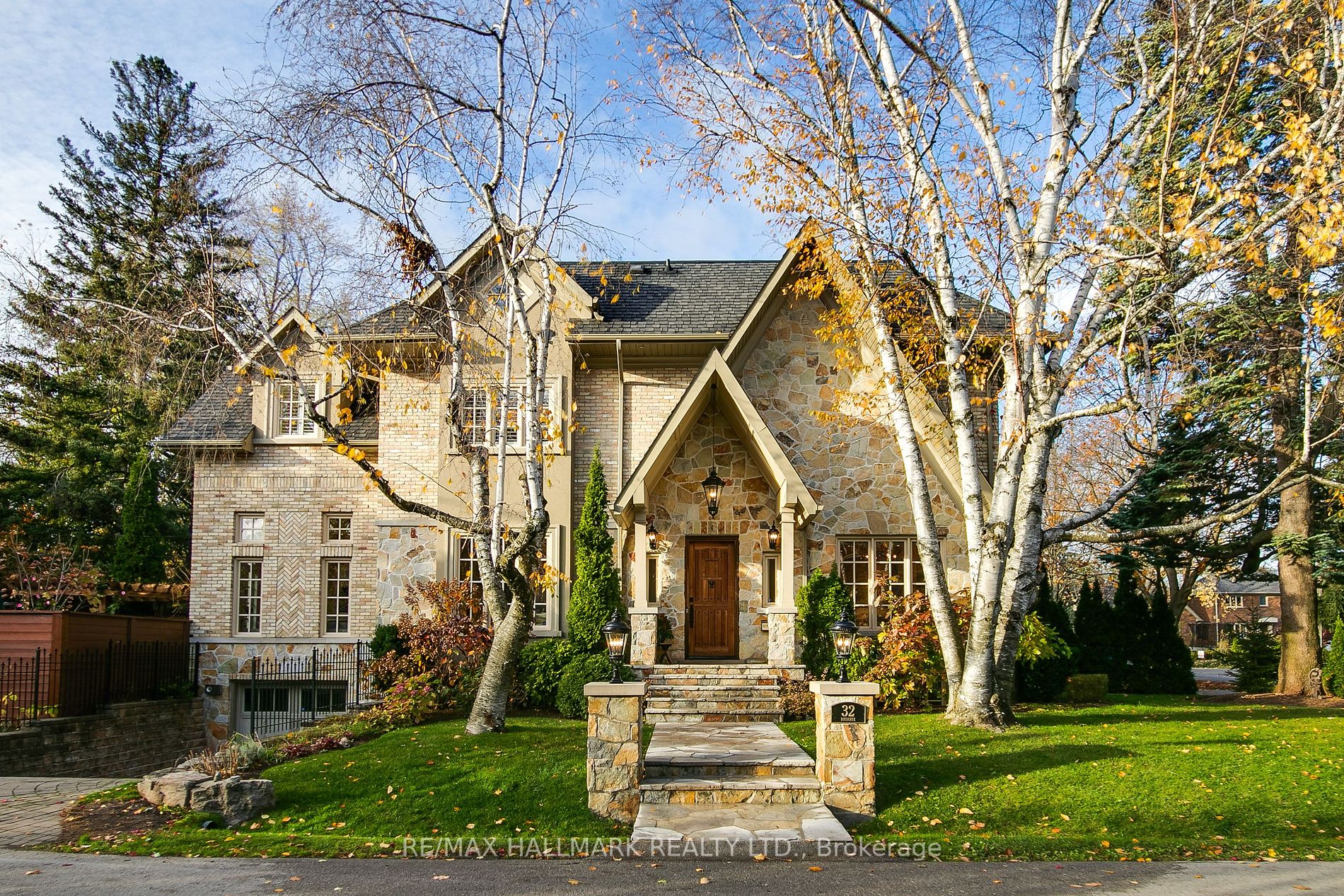 32 Highgate Rd, Toronto, Ontario, Kingsway South