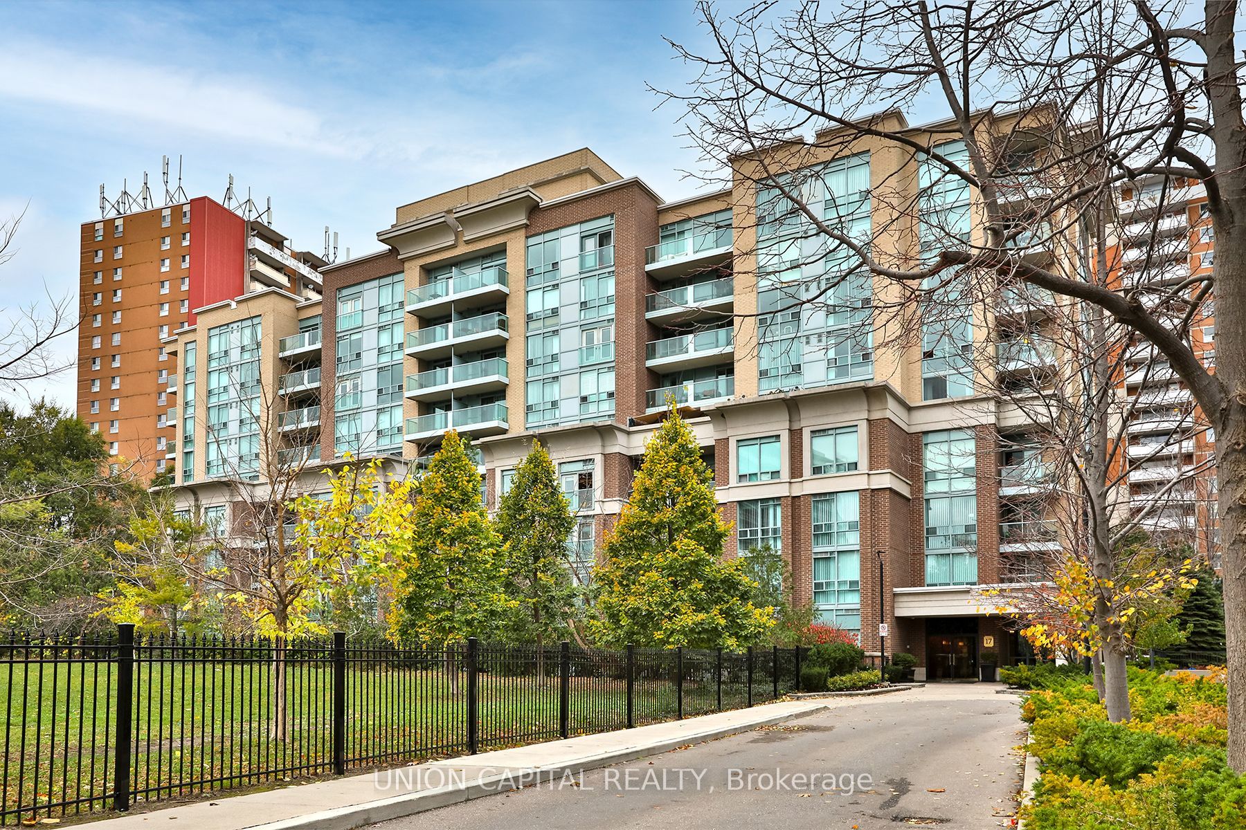 17 Michael Power Pl, Toronto, Ontario, Islington-City Centre West