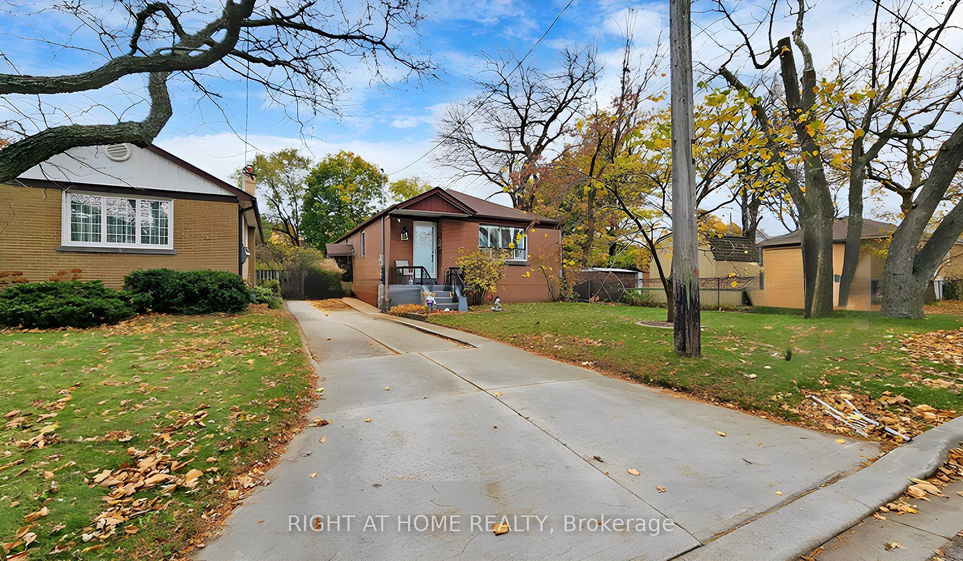 17 Bisset Ave, Toronto, Ontario, Alderwood