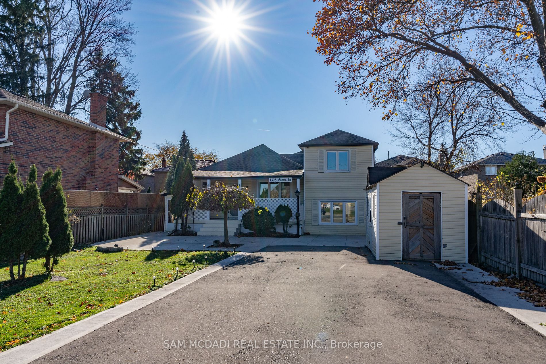 1328 Cawthra Rd, Mississauga, Ontario, Mineola