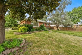 8 Mayfair Drive, Lambton, ON