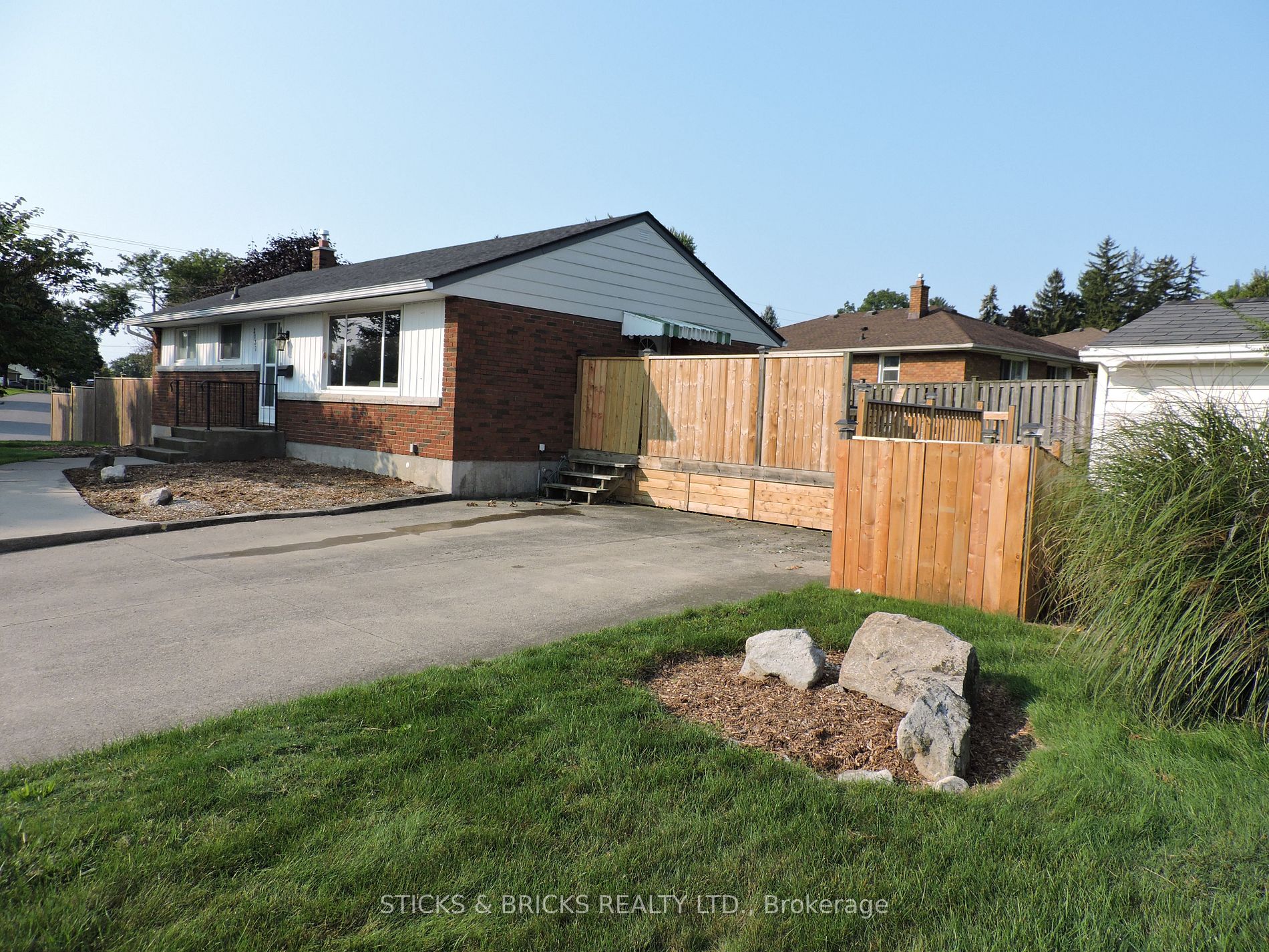 3137 Kingswood Cres, Niagara Falls, Ontario, 205 - Church's Lane