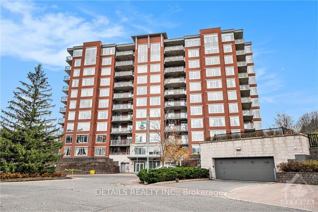 136 DARLINGTON, Hunt Club - Windsor Park Village and Area, Ontario, 4803 - Hunt Club/Western Community