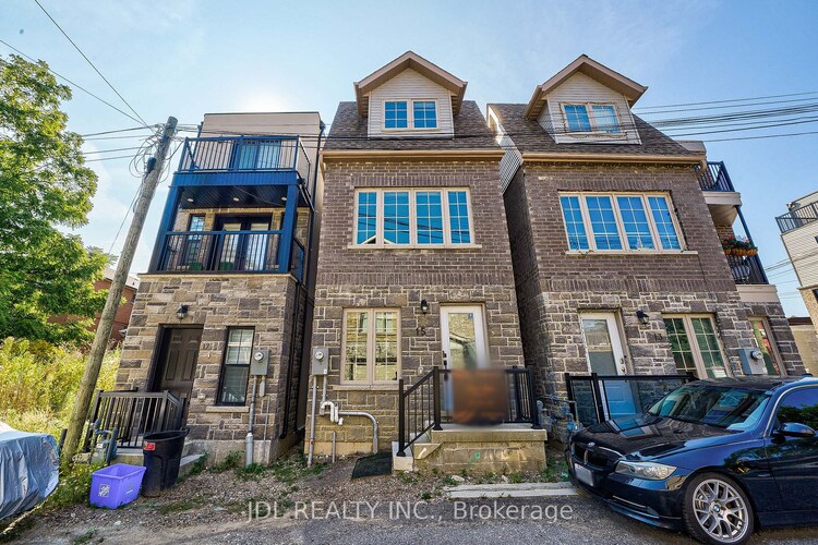 15 Justice Gdns, Toronto, Ontario, Weston