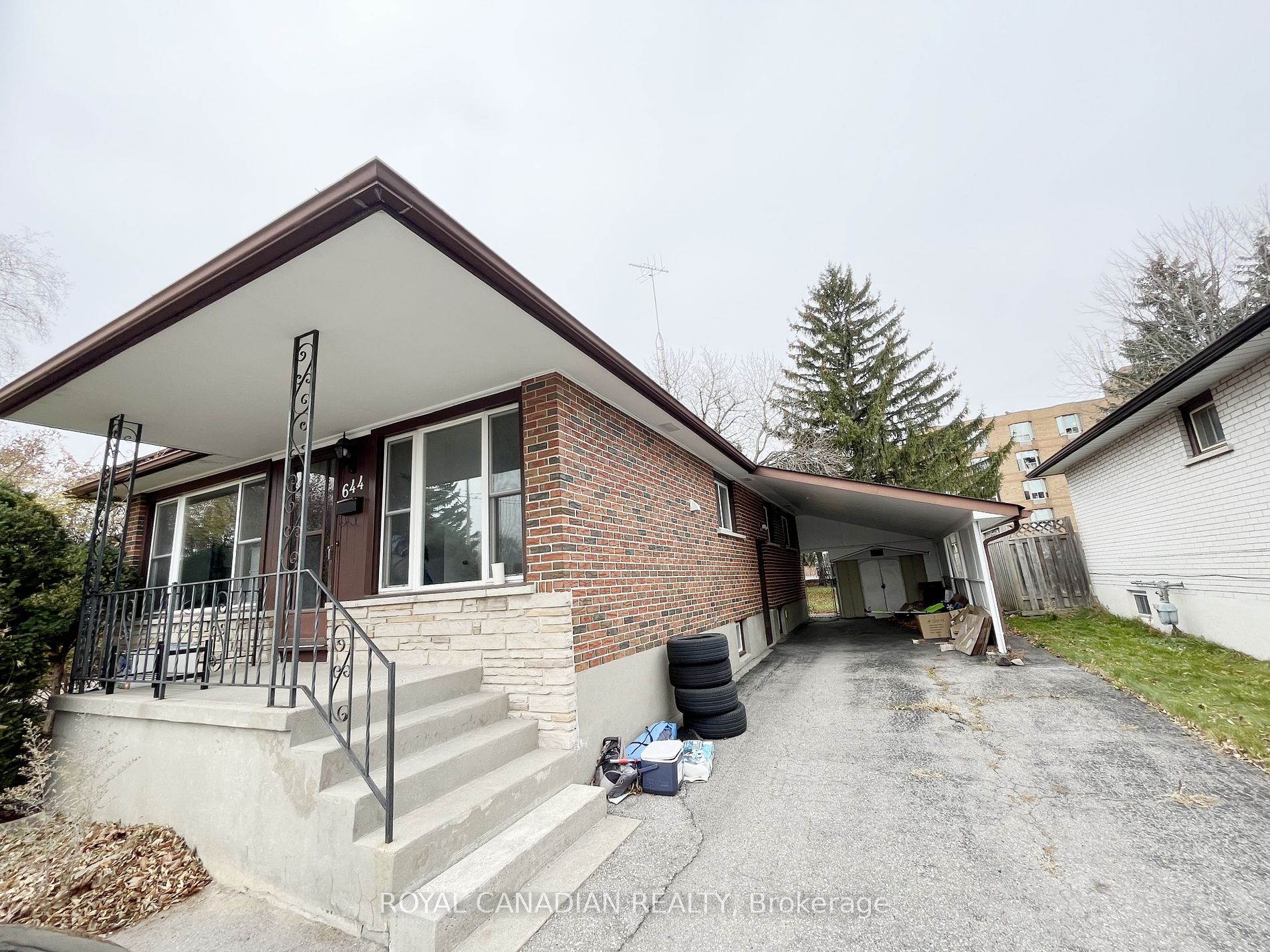 644 Athol St E, Oshawa, Ontario, Donevan